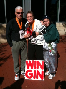 The three runners with Gin's sign